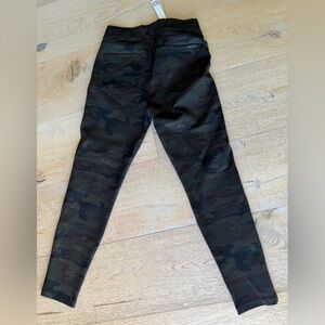 Sanctuary Camouflage Leggings size medium with tags